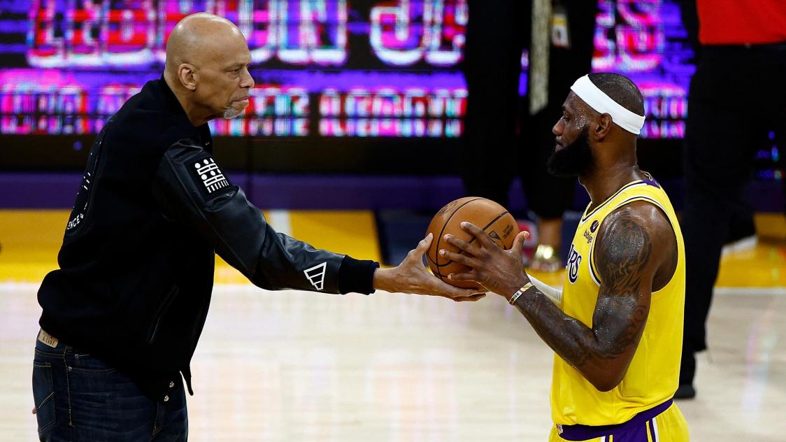 Basket LeBron James devient meilleur marqueur de l histoire de